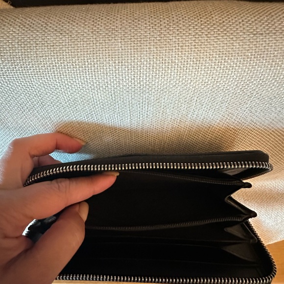 Authentic Gucci long zippered wallet main image 7